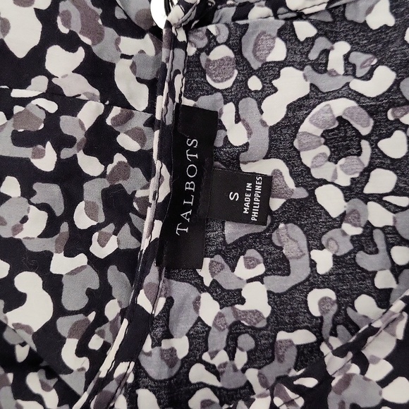 🛍Talbots Floral‎ Blouse Black White Grey 3/4 Sleeve Keyhole Back Womens S NEW - Picture 2 of 7